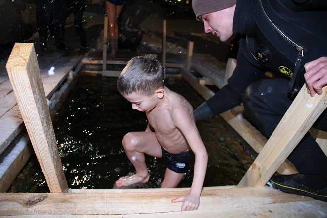 Как нижегородцы праздновали Крещение: большой фоторепортаж - фото 9
