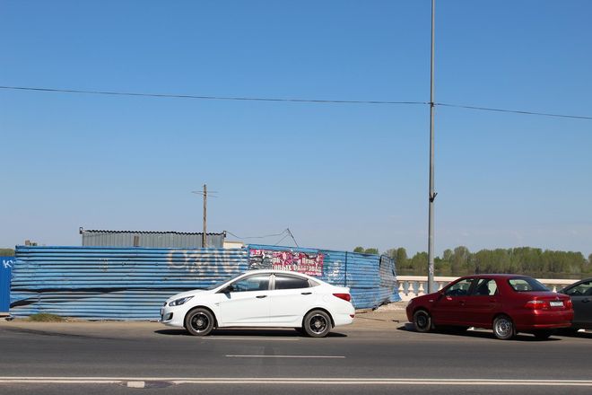 За синим забором: реконструкция Нижне-Волжской набережной близится к завершению (ФОТО) - фото 22