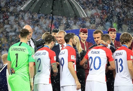 Президент Хорватии прокомментировала &laquo;инцидент с зонтом&raquo; на финале ЧМ-2018