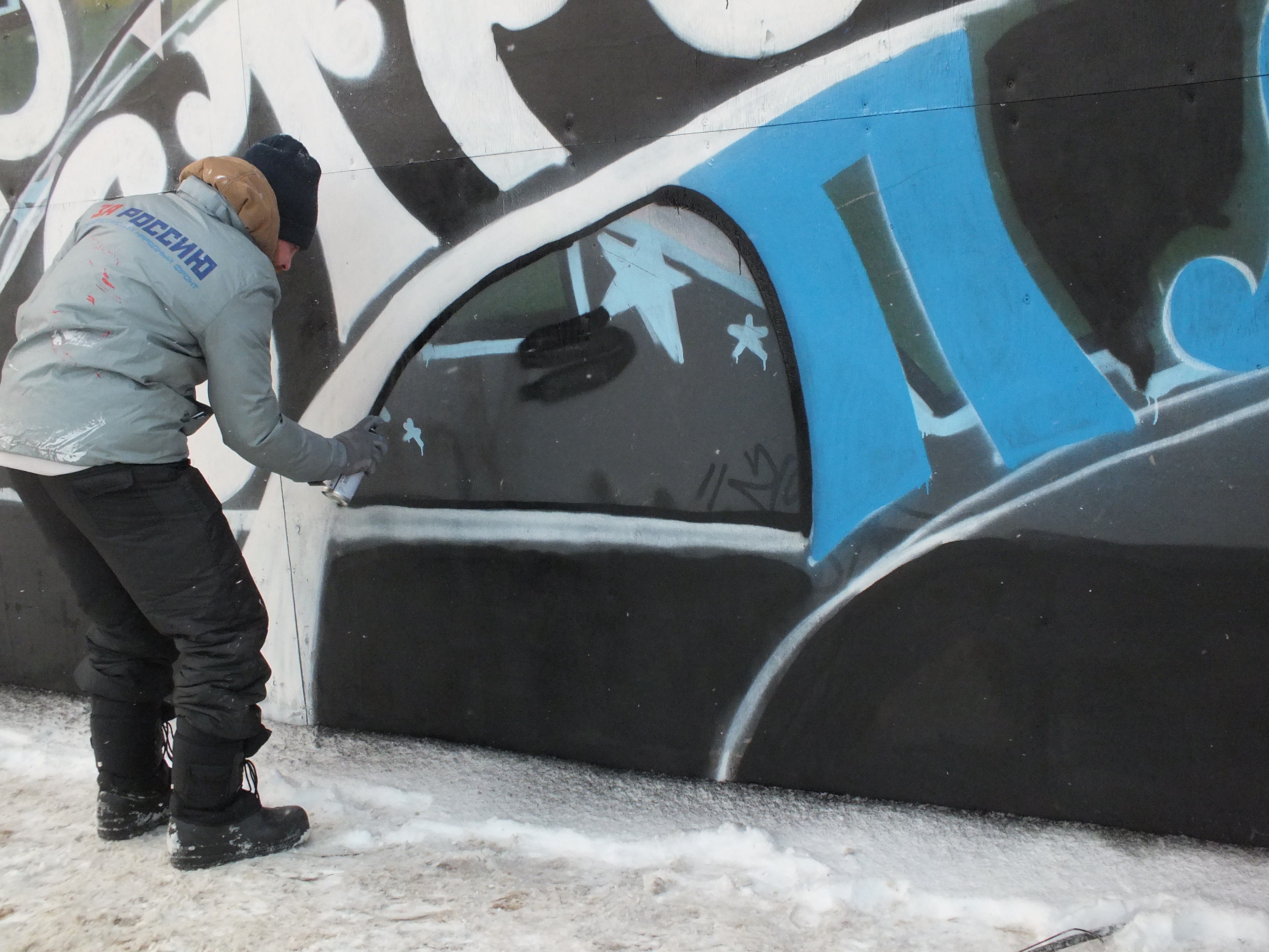 Агитирующее граффити появилось на Нижне-Волжской набережной (ФОТО) - фото 2