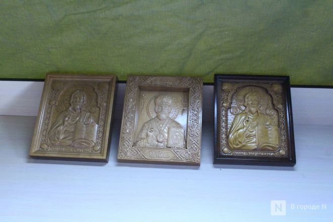 Танк-мангал и деревянные иконы: фоторепортаж с новой выставки от заключенных в Нижнем Новгороде - фото 103