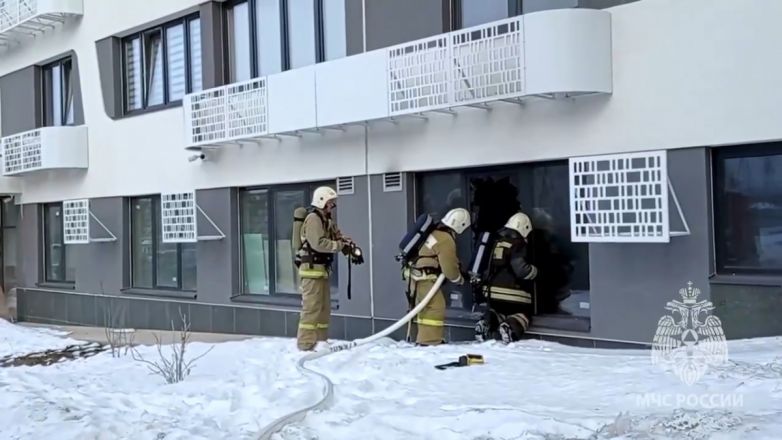 Офисное здание загорелось на улице Горького в Нижнем Новгороде - фото 4