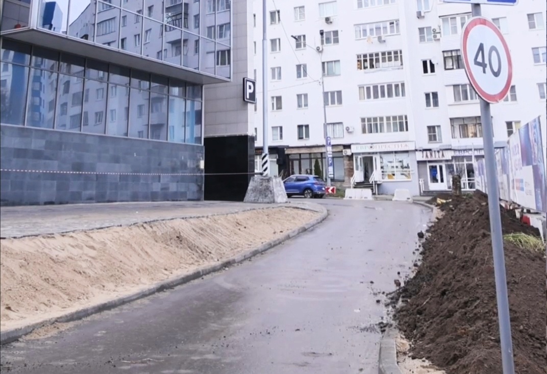 Объездную дорогу сделали рядом со стройплощадкой метро на улице Белинского - фото 1