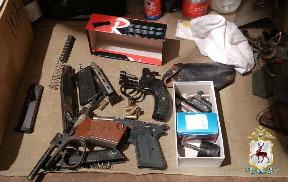 Наркотики и оружие нашли полицейские у рецидивиста в Нижнем Новгороде - фото 1