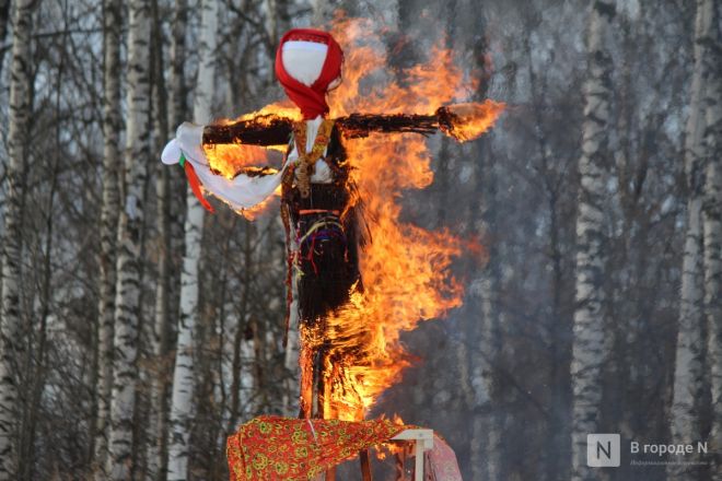 С блинами и в сугробах: как прошла Масленица в Нижнем Новгороде — фоторепортаж - фото 104