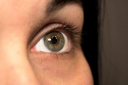 О чем говорят темные круги под глазами и как от них избавиться