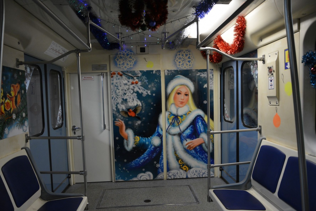 Новогодние поезда начали ходить в нижегородском метро - фото 1