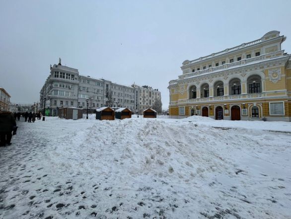 Утонули в сугробах: фоторепортаж с улиц Нижнего Новгорода после снежного апокалипсиса - фото 39