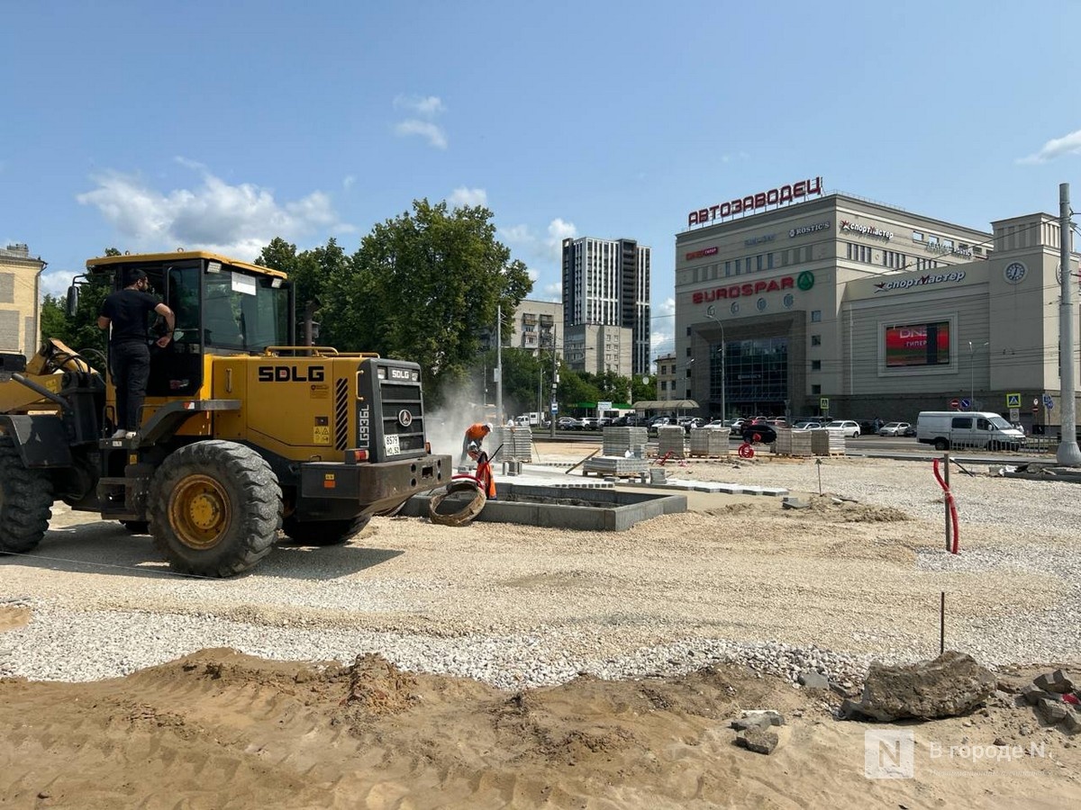 Опубликованы фото благоустройства площади у Автозаводского универмага - фото 2
