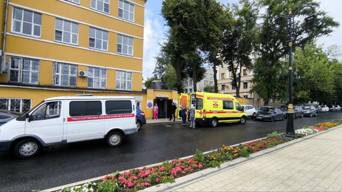 Самокатчик сбил сотрудника центра медицины катастроф в Нижнем Новгороде - фото 1