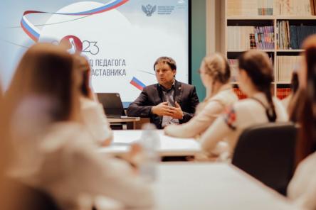 Роль современного учителя в обществе обсудил ректор Мининского университета со студентами