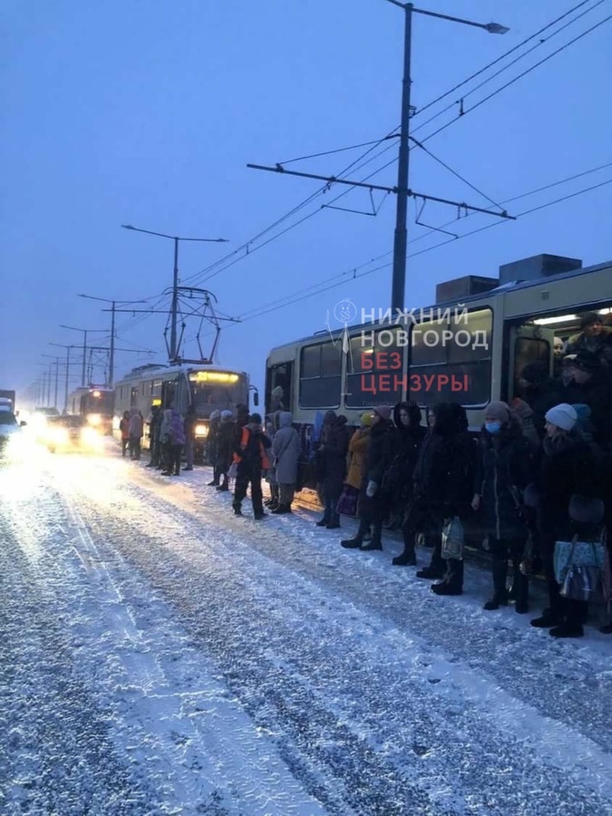 Кто же будет рад, когда в Нижнем Новгороде второй день снегопад? - фото 1