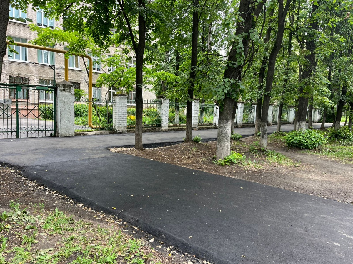 Ремонт тротуаров около школ №9 и №160 начался после жалоб нижегородцев - фото 1