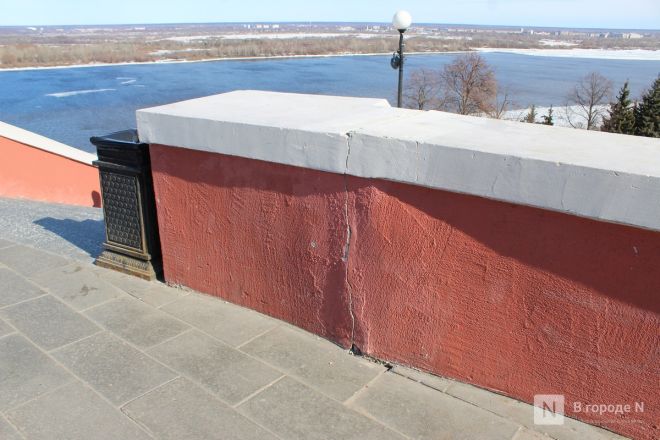 Ржавые урны и разбитая плитка: как пережили зиму знаковые места Нижнего Новгорода - фото 6