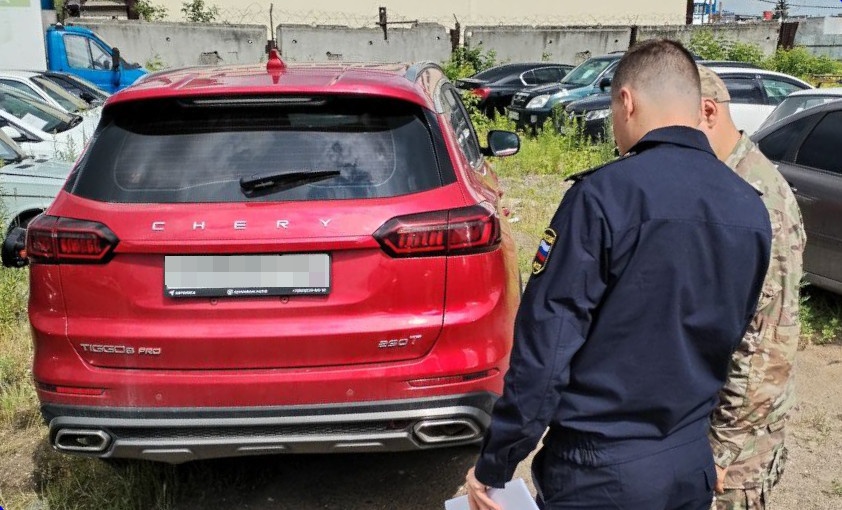 Суд конфисковал внедорожник за пьяную езду нижегородки и отправил на СВО - фото 1