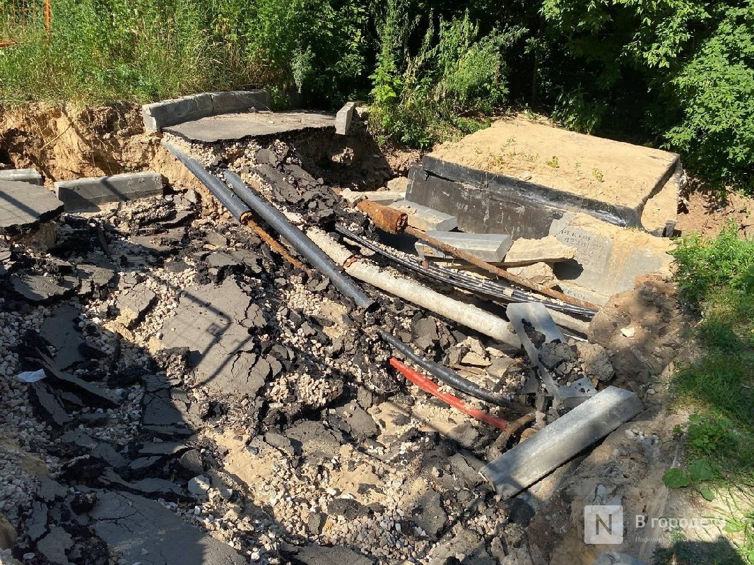 Власти рассказали о гигантском провале у жилого дома на Белинского - фото 1