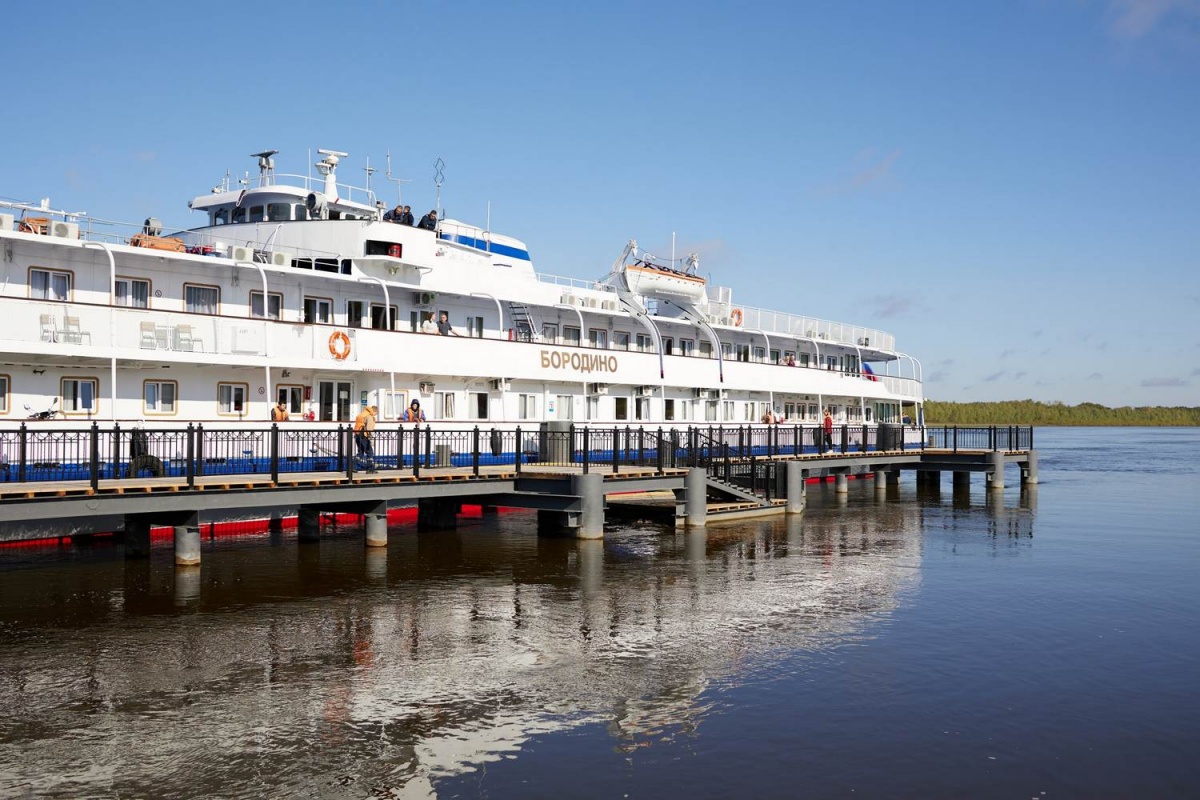 Первое судно пришвартовалось к новому причалу в поселке Шиморское в Выксе - фото 1