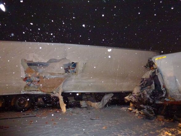 Водитель Isuzu погиб после столкновения с грузовым Volvo в Лысковском районе - фото 2