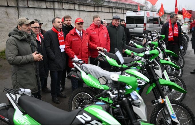 Нижегородские коммунисты отправили 146-й гуманитарный конвой в зону СВО - фото 1