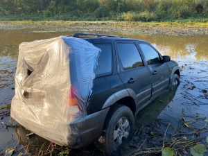 Тело нижегородца с пулевым ранением обнаружили в затонувшей в водоеме машине