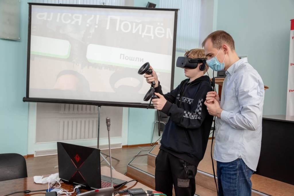 Урок по безопасному поведению на вокзале в формате виртуальной реальности прошел для воспитанников Детской железной дороги Нижнего Новгорода - фото 1