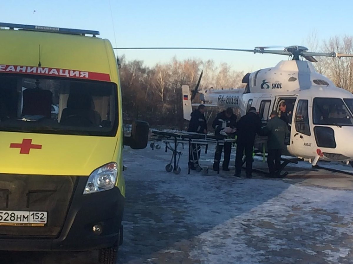 Жители Уреня, пострадавшего в аварии на снегоходе, эвакуировали на вертолете