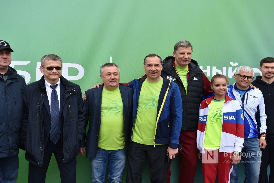 Более 7,5 тысяч бегунов приняли участие в юбилейном Зеленом марафоне Сбера в Нижнем Новгороде - фото 3