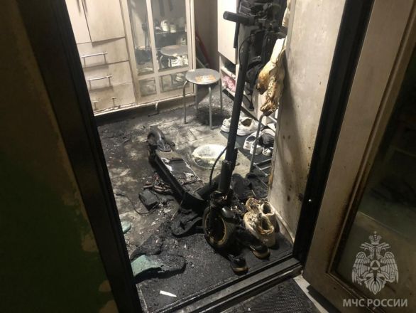 Взорвавшийся самокат чуть не спалил квартиру в Нижнем Новгороде - фото 1