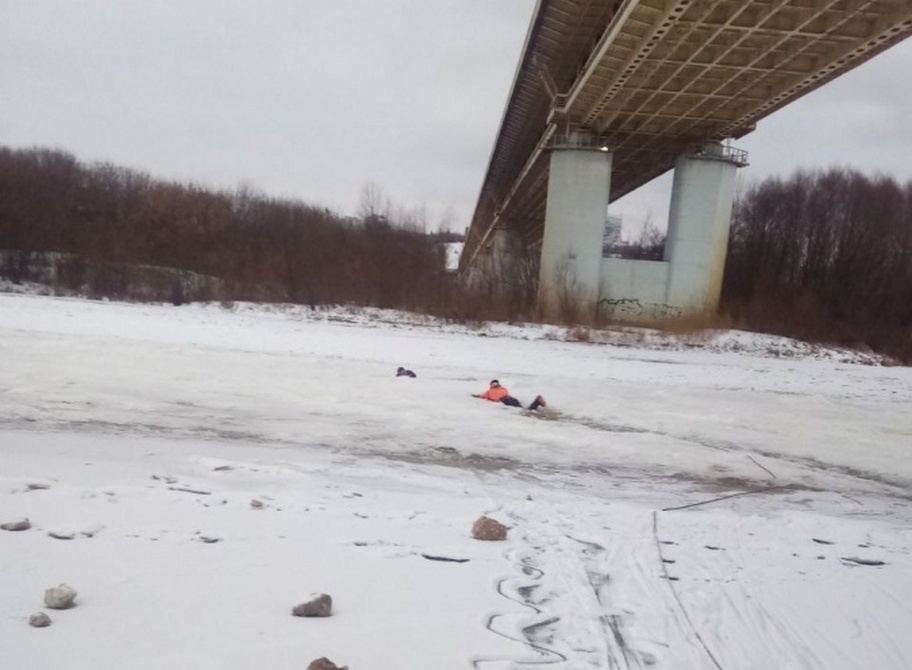 Стали известны подробности спасения юноши из Оки в Нижнем Новгороде