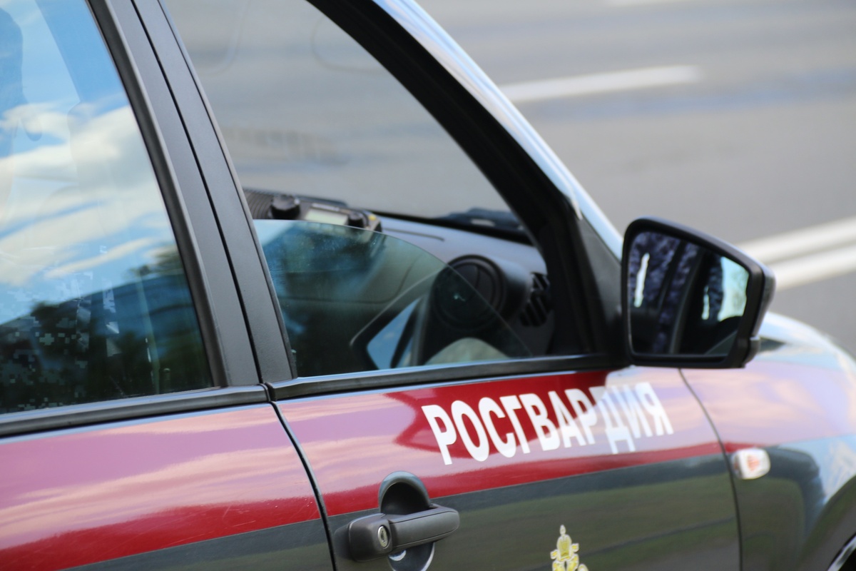 Два жителя Ленинского района разбили имущество в кафе на 10 тысяч рублей - фото 1