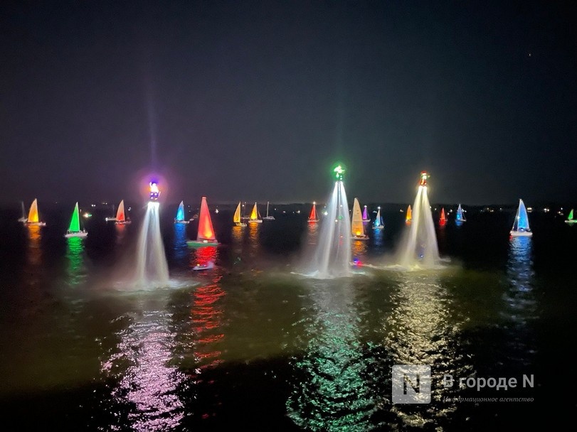 Парусно-световое шоу проходит в Нижнем Новгороде в День города - фото 4