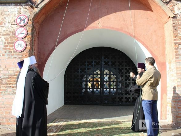 Мозаичную икону установили на башне Нижегородского кремля - фото 6