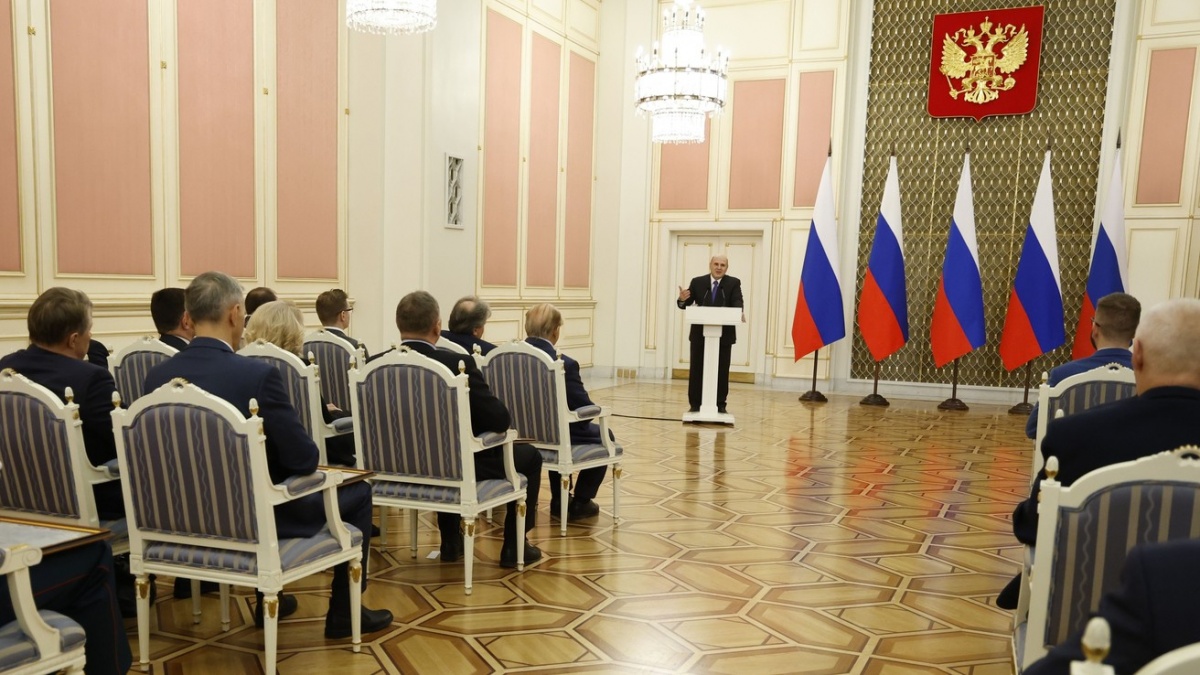 Премьер-министр Михаил Мишустин наградил двух нижегородских врачей - фото 1