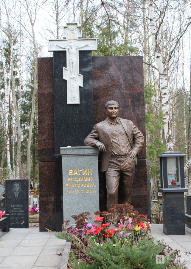 Опубликованы фото могил криминальных авторитетов из Нижнего Новгорода - фото 2