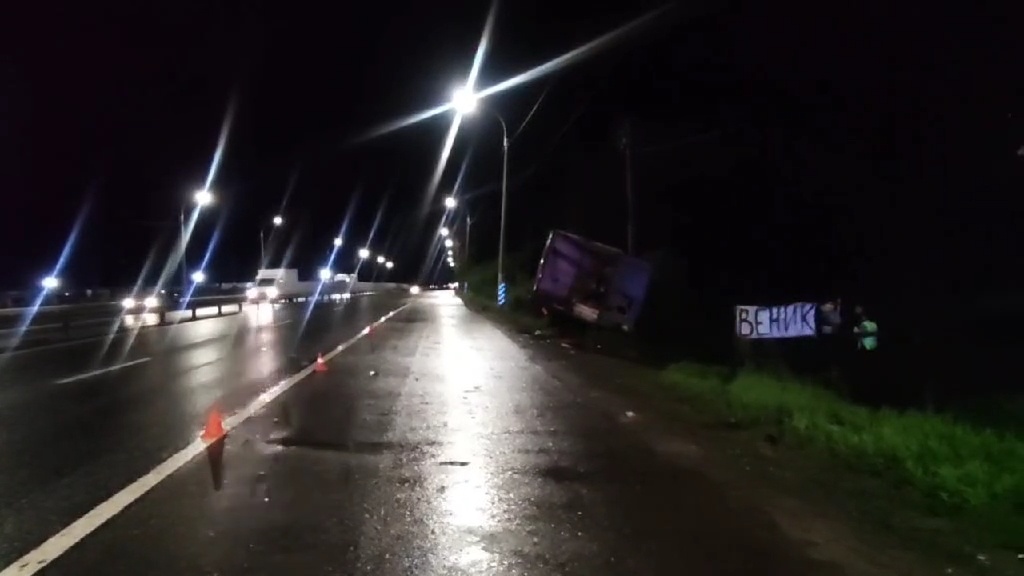 Водители двух грузовиков погибли на трассе М-7 в Володарском районе - фото 1