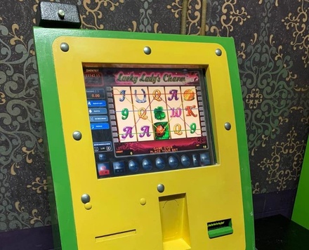 Бесхозяйный игровой автомат обнаружен в торговом центре в Приокском районе