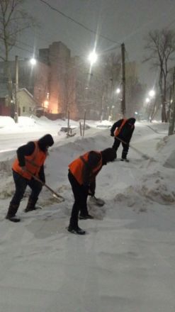 Свыше 4000 человек задействованы в ликвидации последствий снегопада в Нижнем Новгороде - фото 4