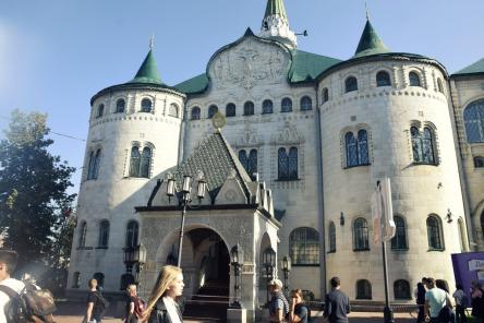 Вхожие во дворец: банк на Покровке провел день открытых дверей