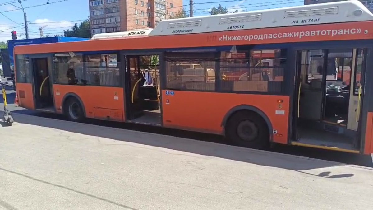 Девушка попала в больницу после падения в автобусе в Нижнем Новгороде