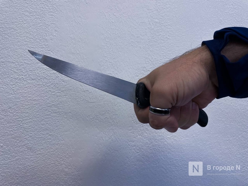 Мужчина устроил поножовщину на остановке в Нижнем Новгороде  - фото 1