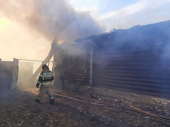 Пять домов загорелись в Ардатовском районе 15 апреля  - фото 1