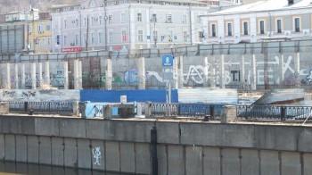 К июню за синим забором Нижне-Волжской набережной снесут все бетонные конструкции