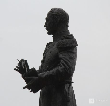 Памятник Николаю I установили в Александровском саду в Нижнем Новгороде - фото 4