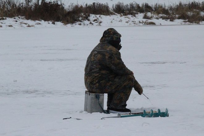 По тонкому льду: сотрудники нижегородской ГИМС предупредили рыбаков об опасности - фото 28