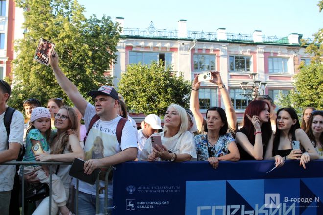 Знаменитости здесь: фоторепортаж с открытия &laquo;Горький fest&raquo; в Нижнем Новгороде - фото 28