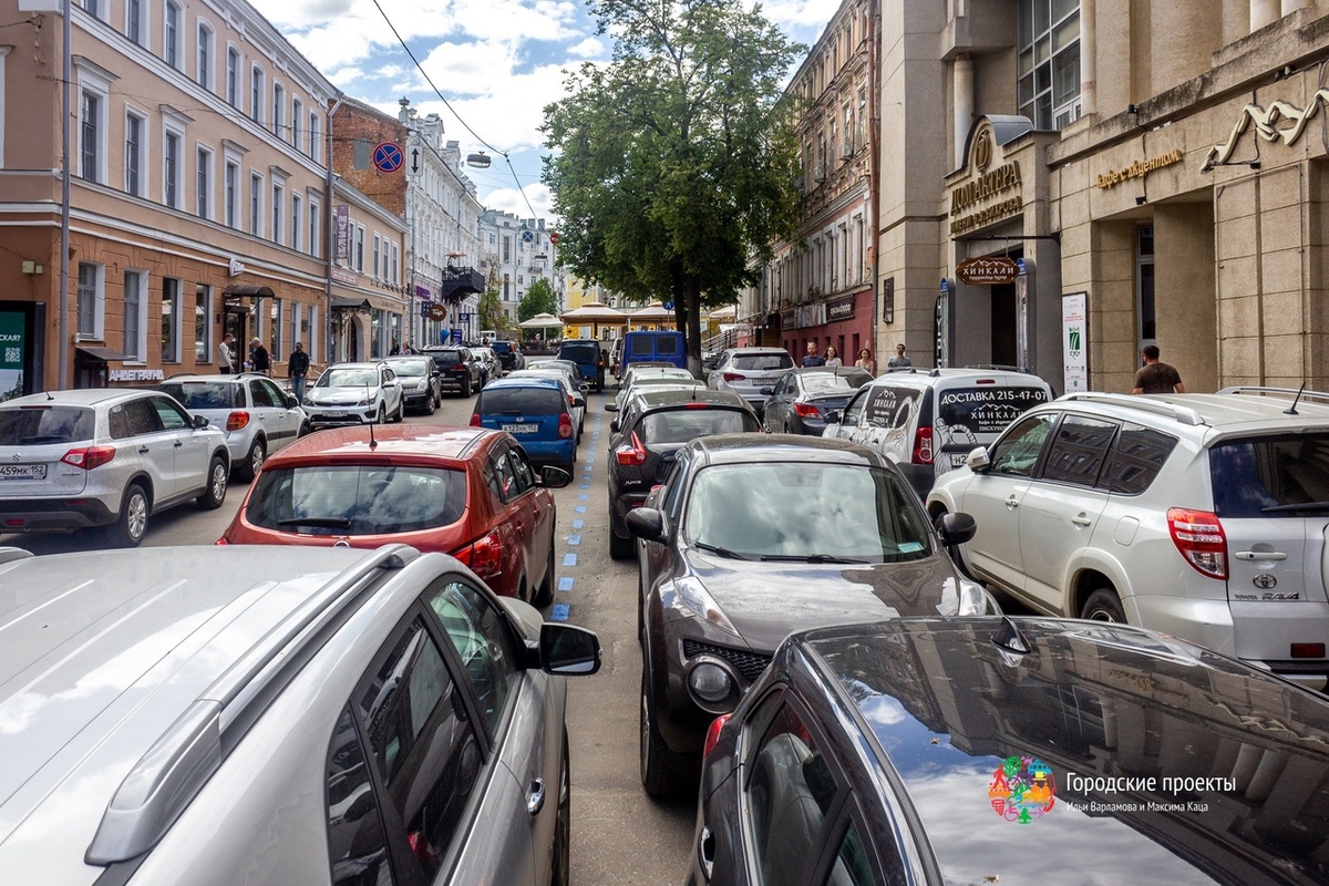 Нижегородцы жалуются на припаркованные на тротуаре машины по улице Пискунова - фото 1