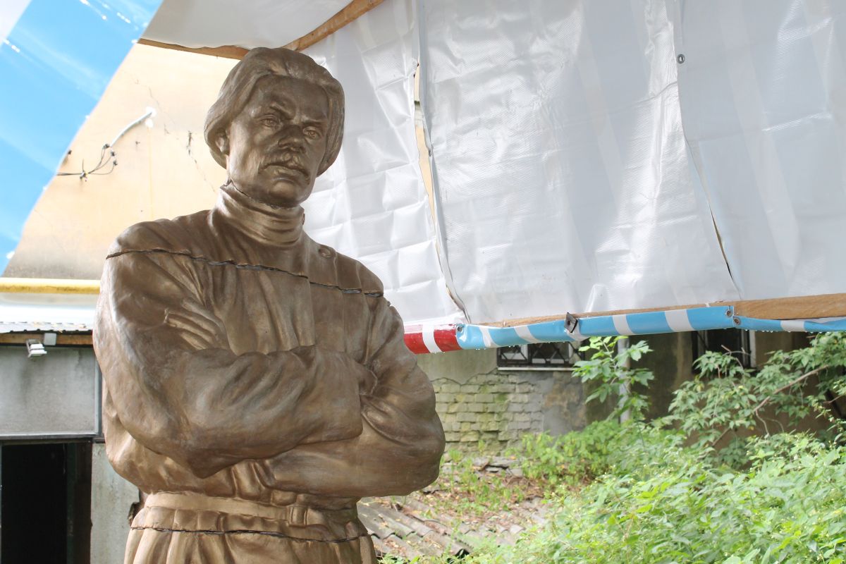Отреставрированный памятник Горькому установят в Нижнем Новгороде до конца октября - фото 1