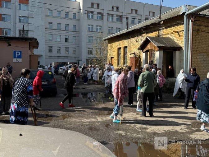 Больницу №3 в Нижнем Новгороде эвакуировали после сообщения о минировании - фото 1