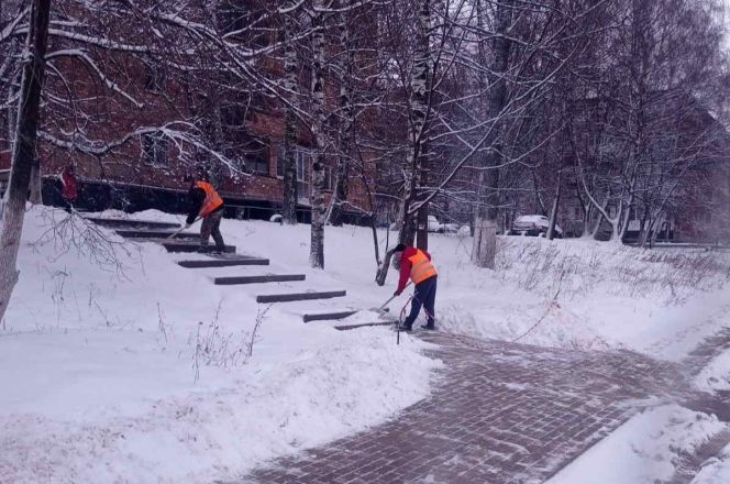 Нижний Новгород продолжает бороться с последствиями снегопада - фото 1