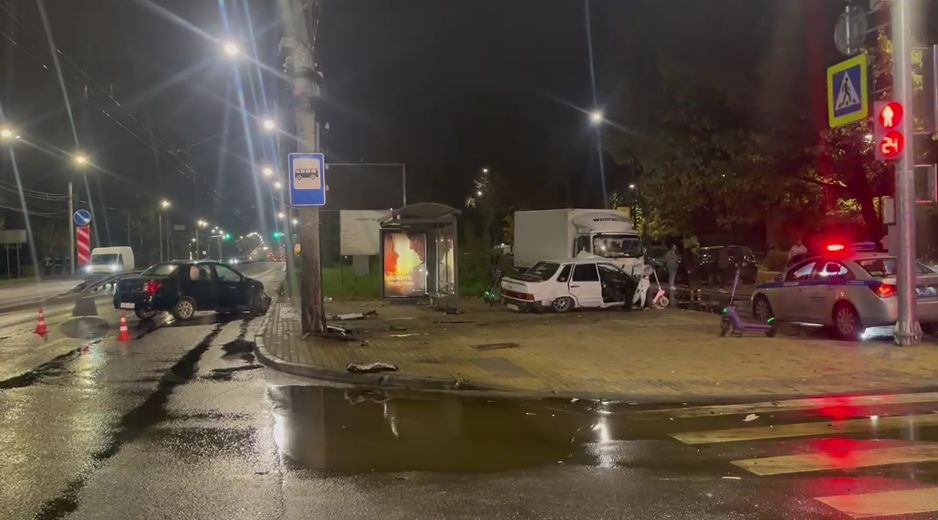 Девочка и двое взрослых пострадали в жестком ДТП в Нижнем Новгороде - фото 1